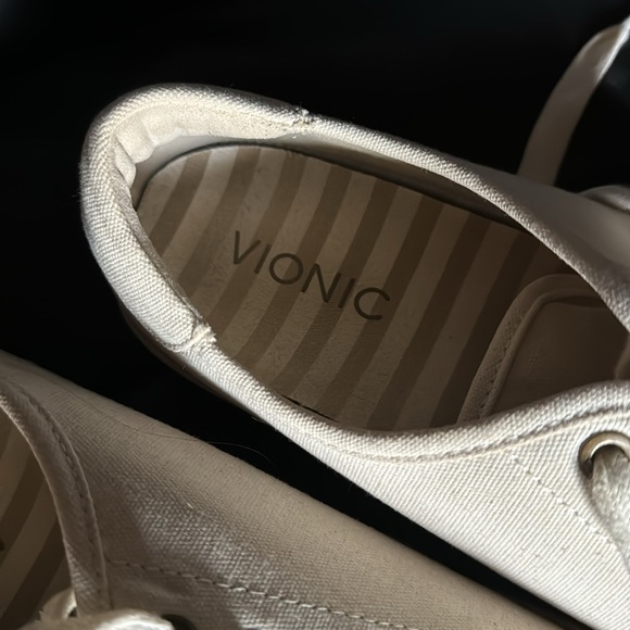 Vionic deck shoes - Picture 2 of 3